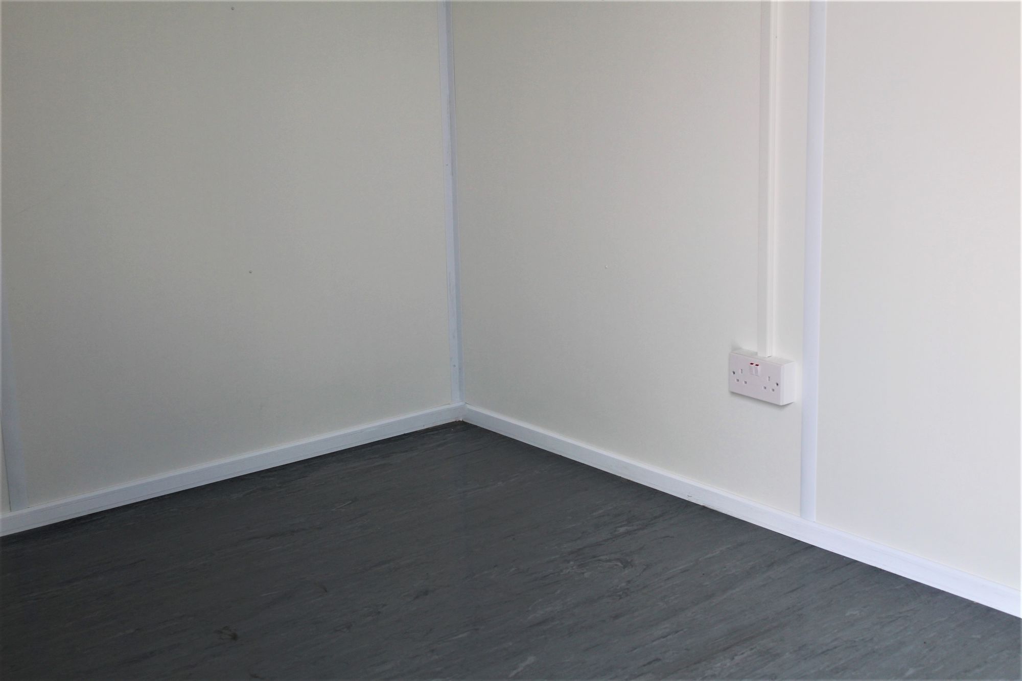 Contenedor de oficina de 20 Pies con 2 ventanas (Ref:1096)